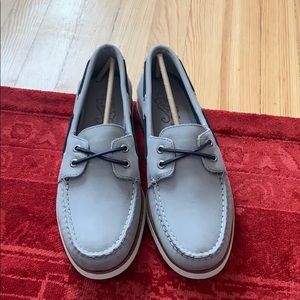 NWT Gold Authentic Original Grey men’s boat shoe